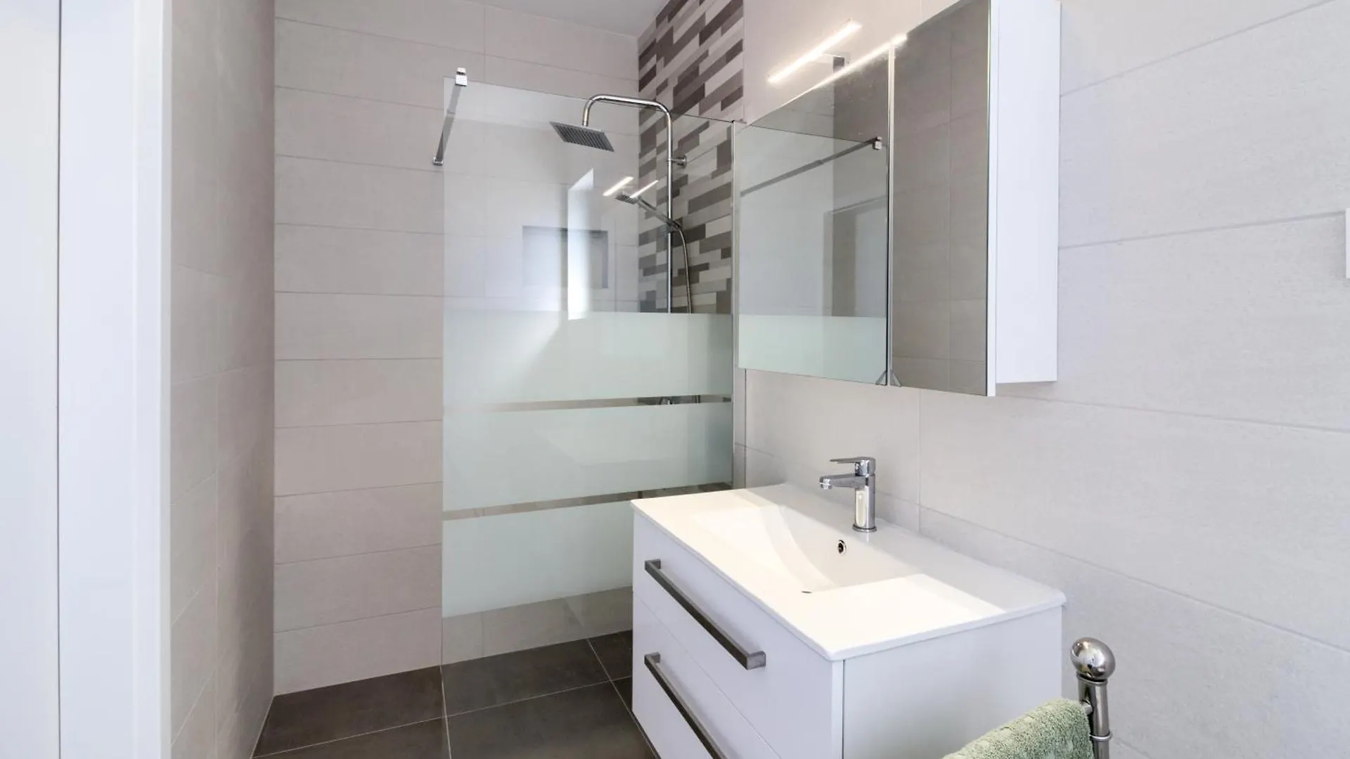 Villa Matea Sisan 0*,